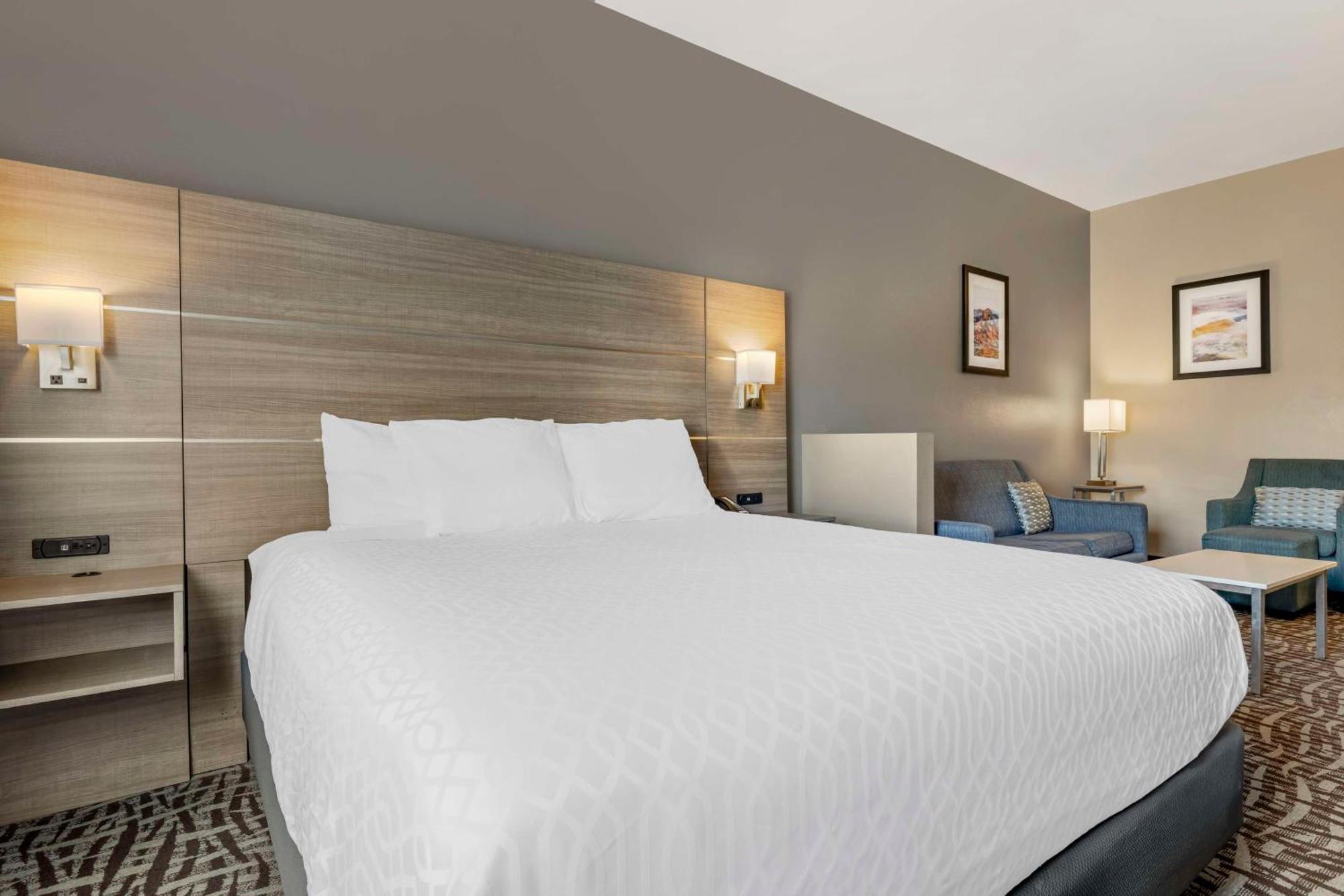 Best Western Plus Lake Elsinore Inn & Suites Exterior photo