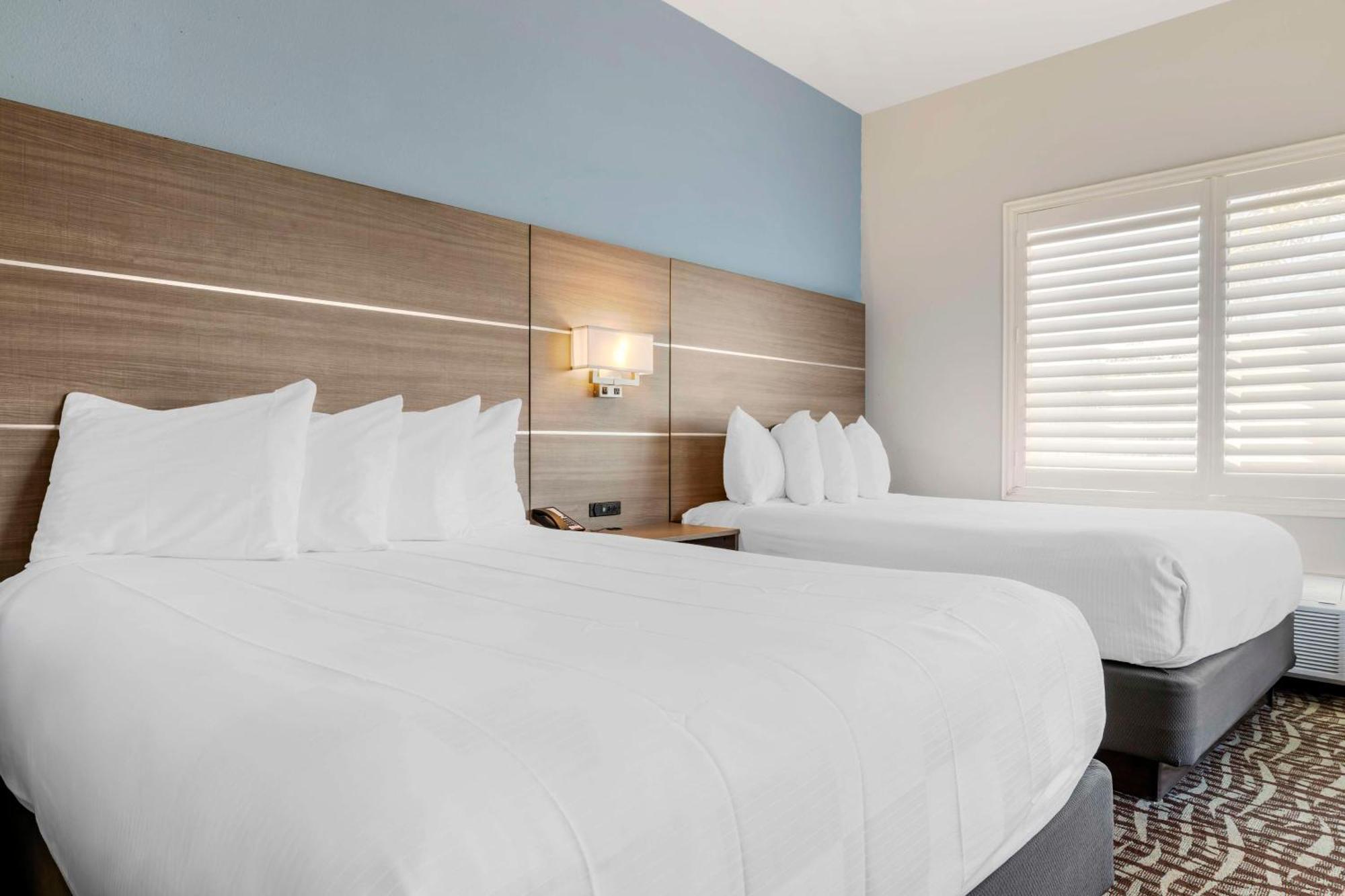 Best Western Plus Lake Elsinore Inn & Suites Exterior photo