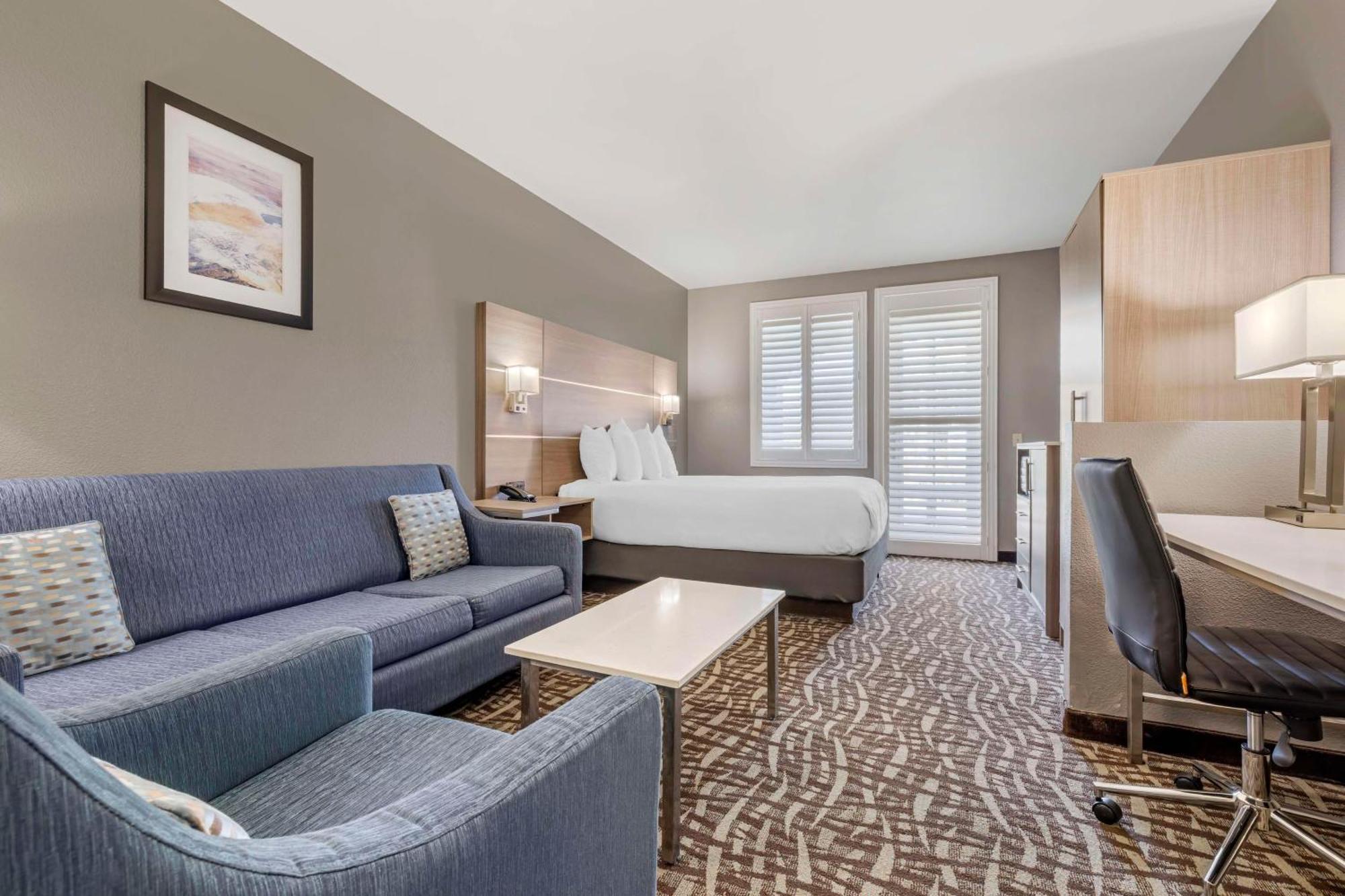 Best Western Plus Lake Elsinore Inn & Suites Exterior photo