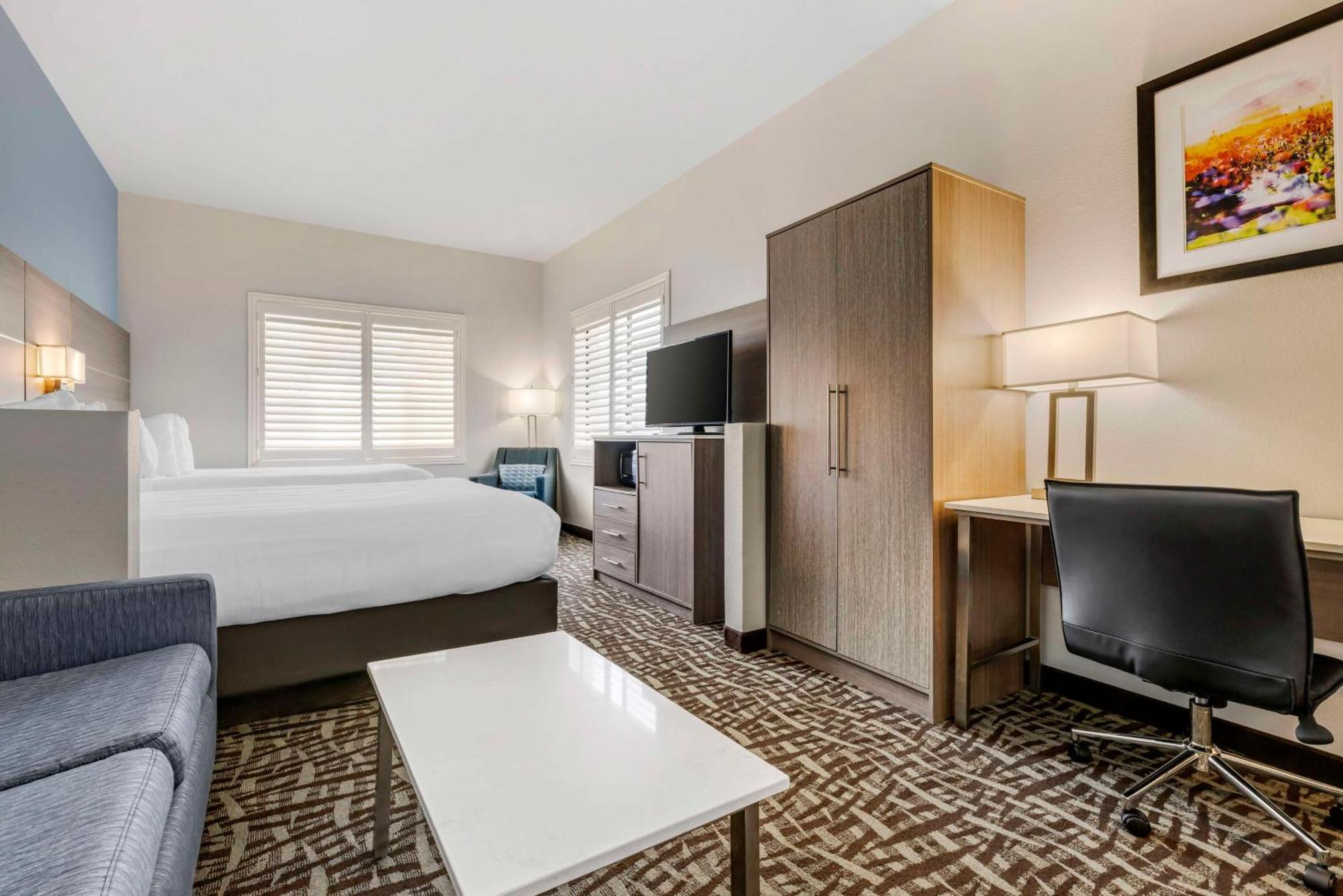 Best Western Plus Lake Elsinore Inn & Suites Exterior photo