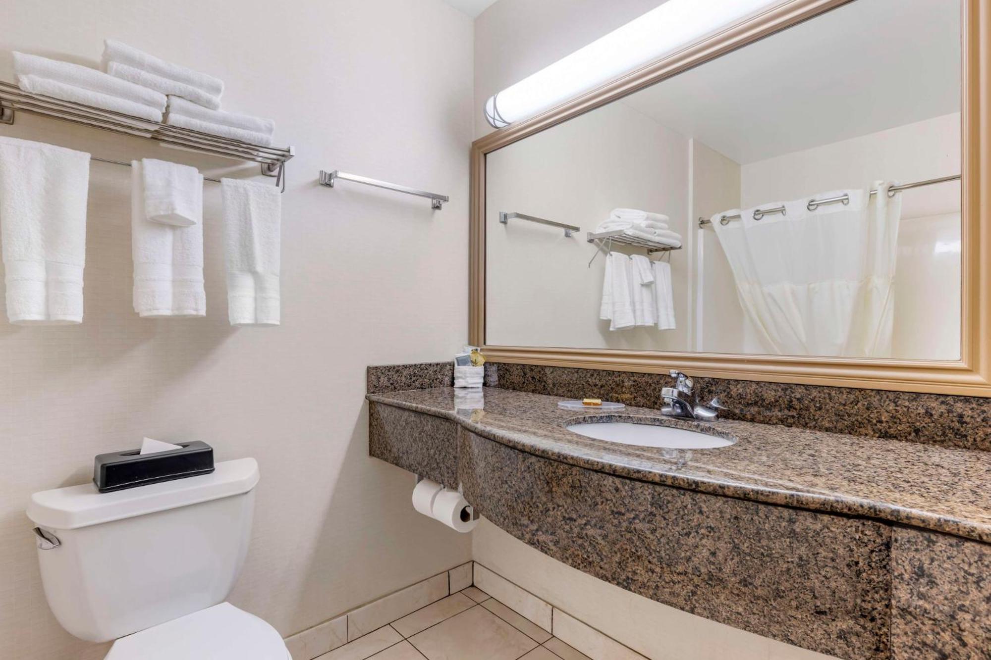 Best Western Plus Lake Elsinore Inn & Suites Exterior photo