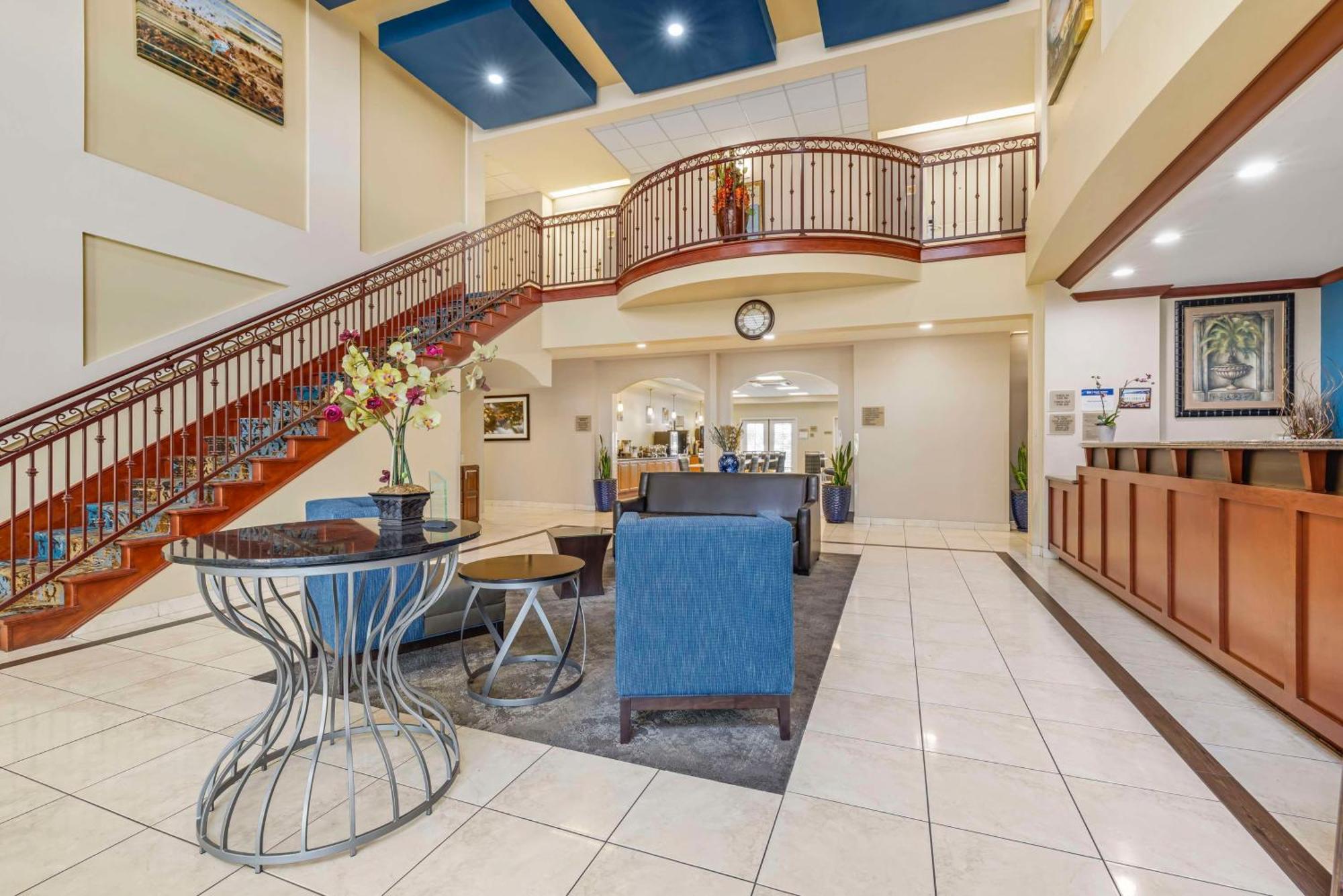 Best Western Plus Lake Elsinore Inn & Suites Exterior photo