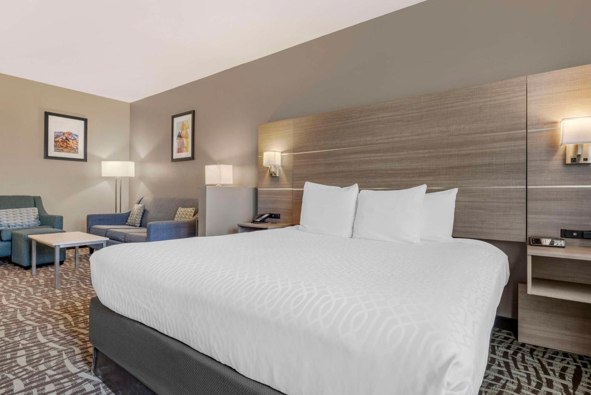 Best Western Plus Lake Elsinore Inn & Suites Exterior photo