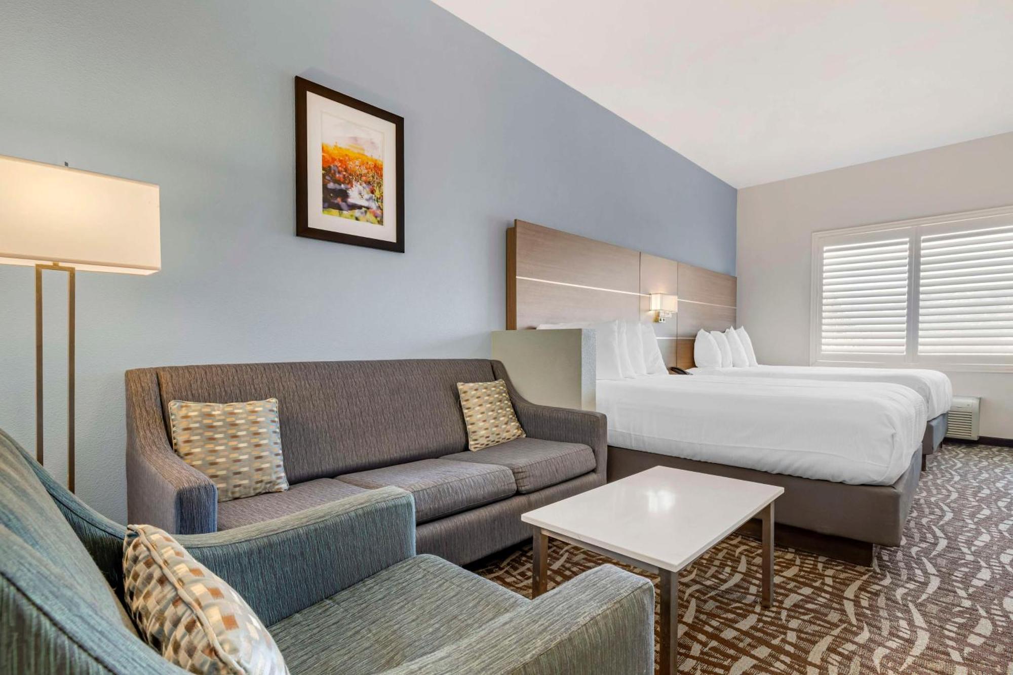 Best Western Plus Lake Elsinore Inn & Suites Exterior photo