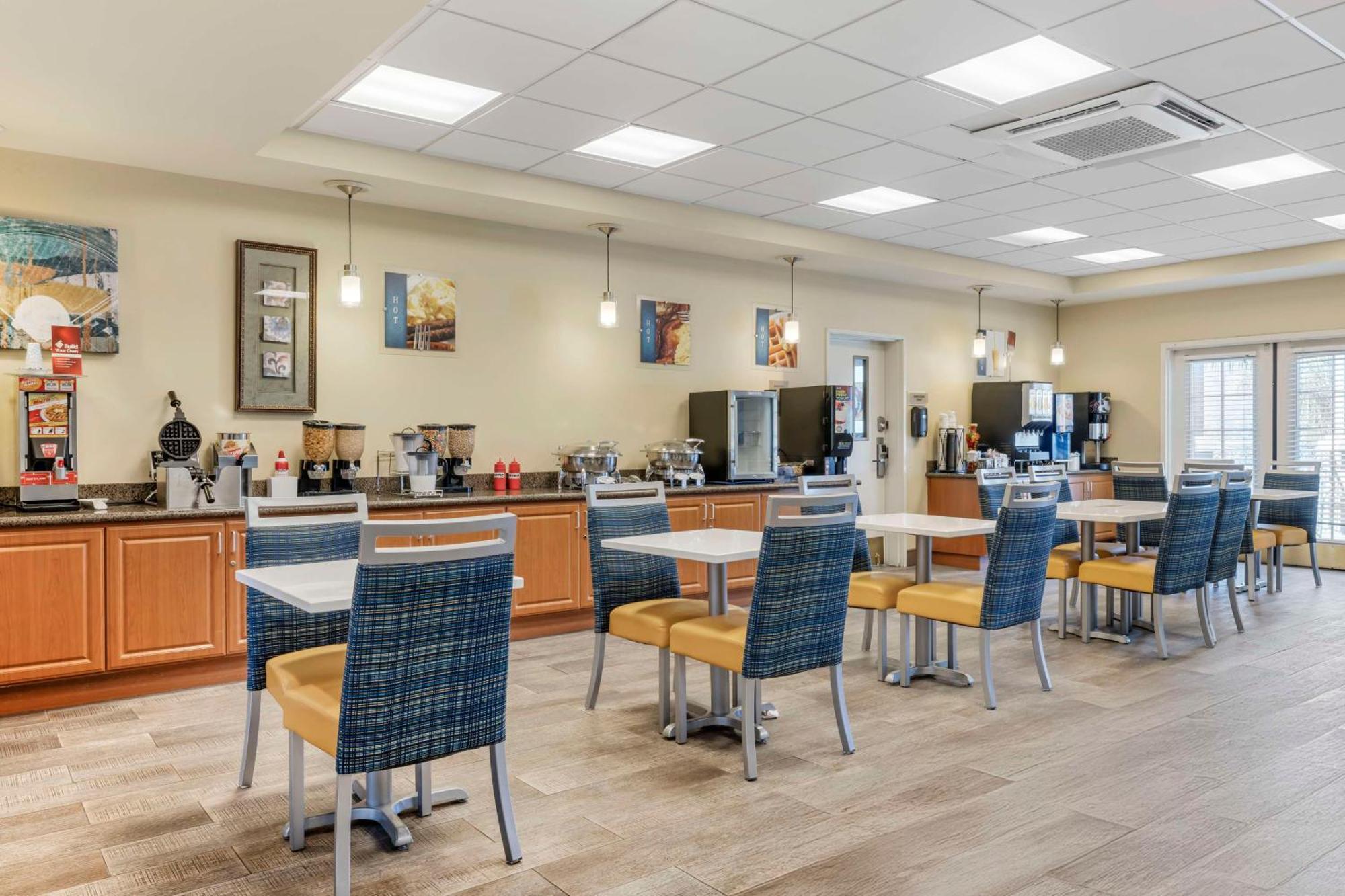 Best Western Plus Lake Elsinore Inn & Suites Exterior photo