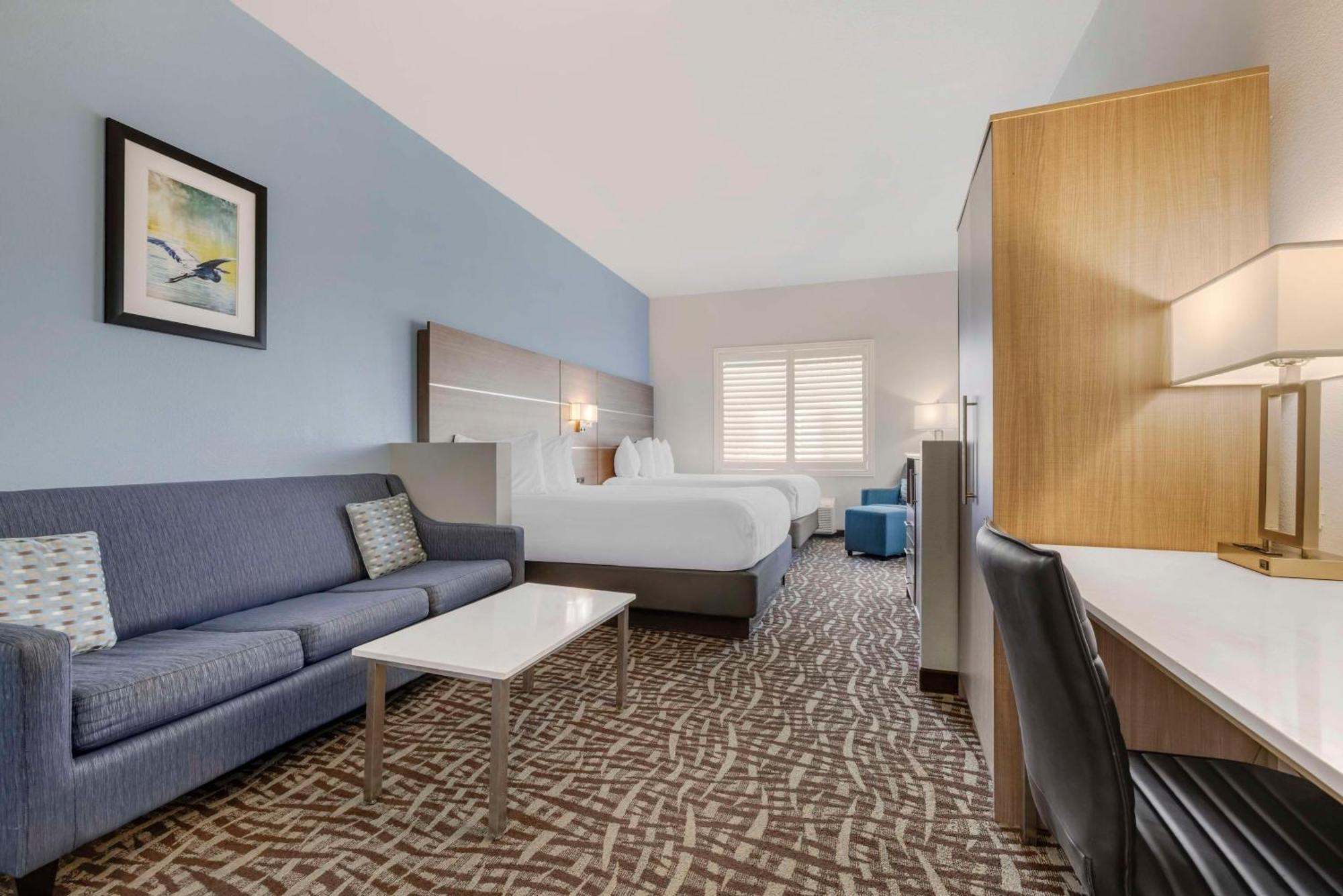 Best Western Plus Lake Elsinore Inn & Suites Exterior photo