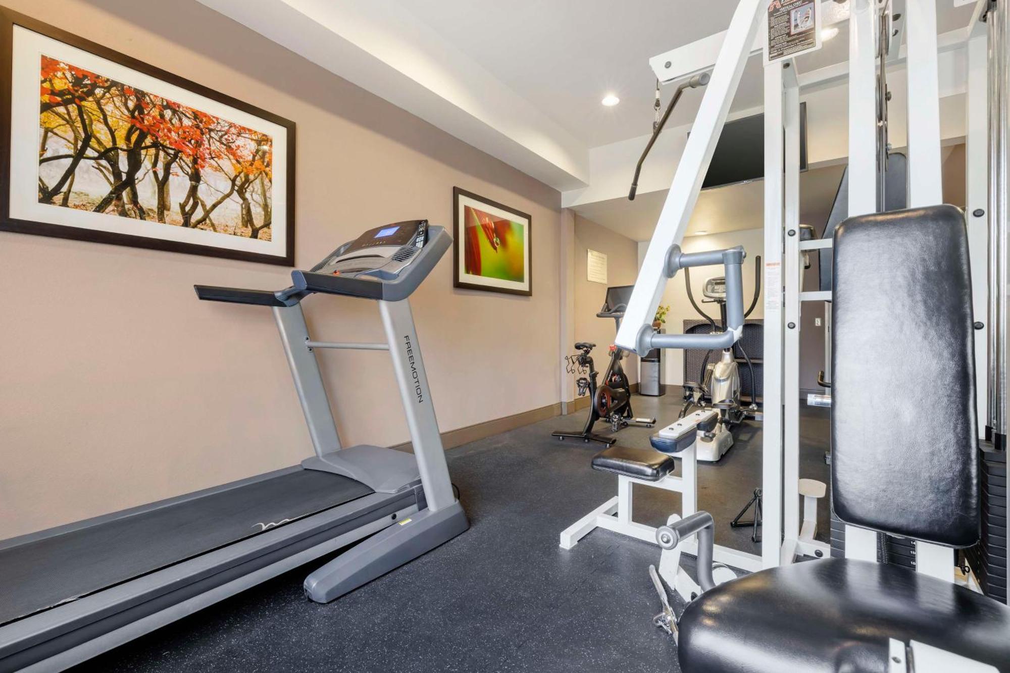 Best Western Plus Lake Elsinore Inn & Suites Exterior photo