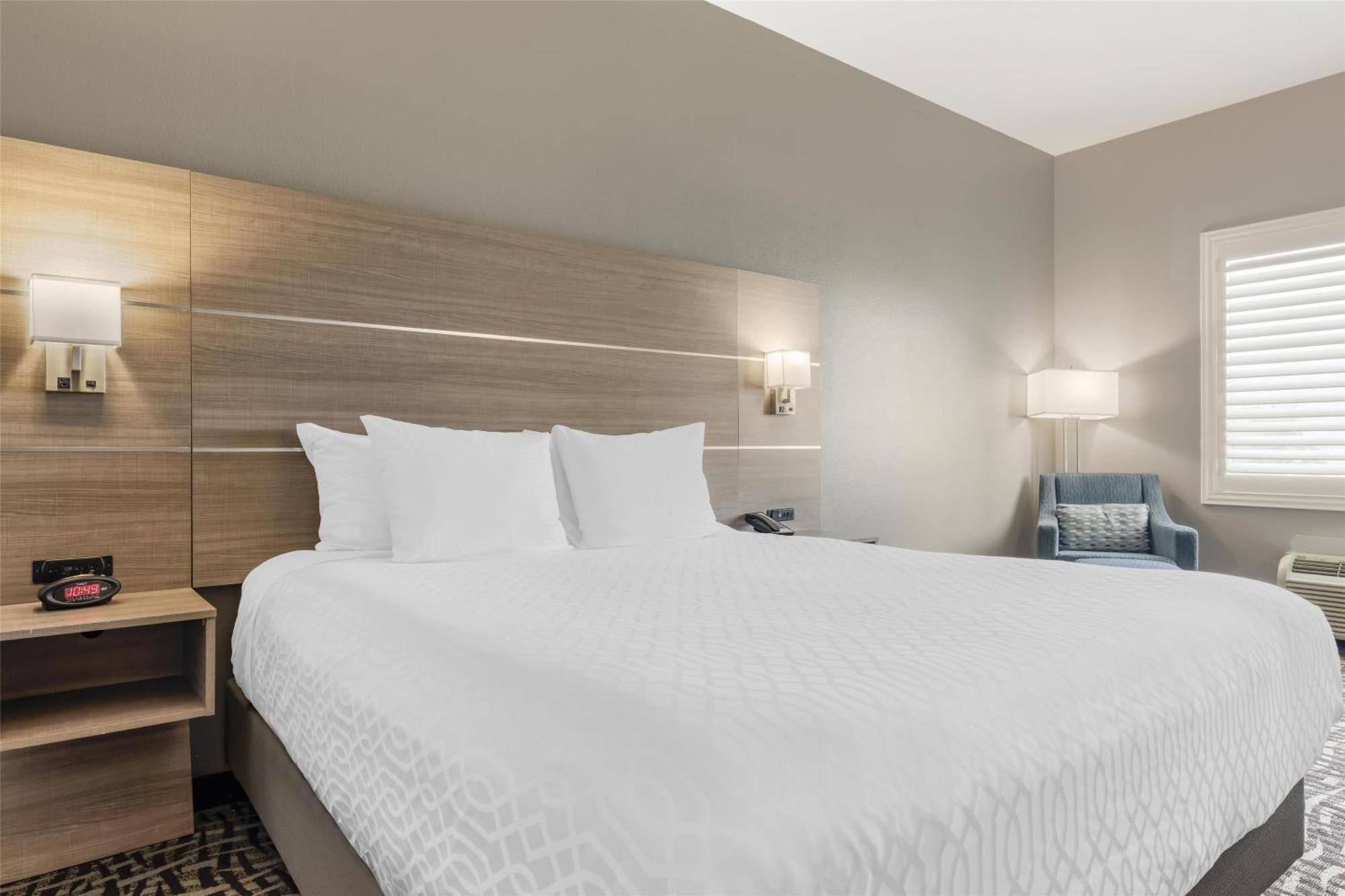 Best Western Plus Lake Elsinore Inn & Suites Exterior photo