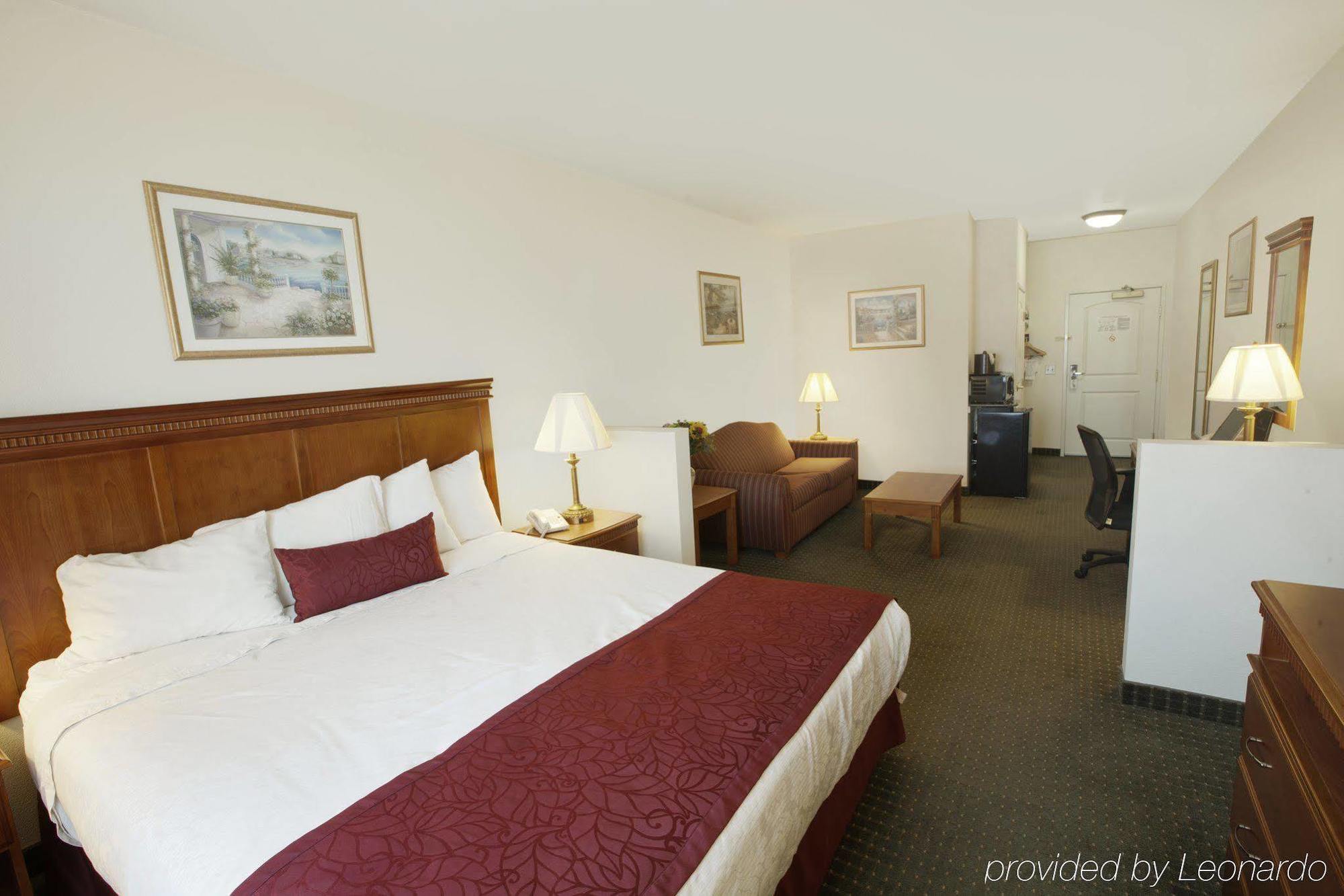 Best Western Plus Lake Elsinore Inn & Suites Exterior photo