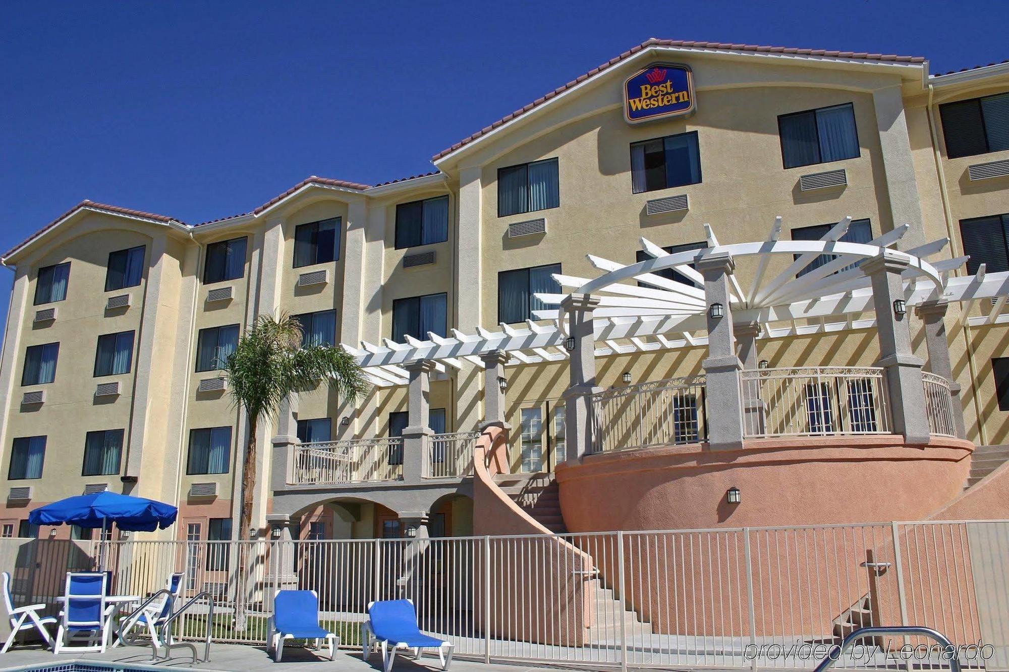 Best Western Plus Lake Elsinore Inn & Suites Exterior photo