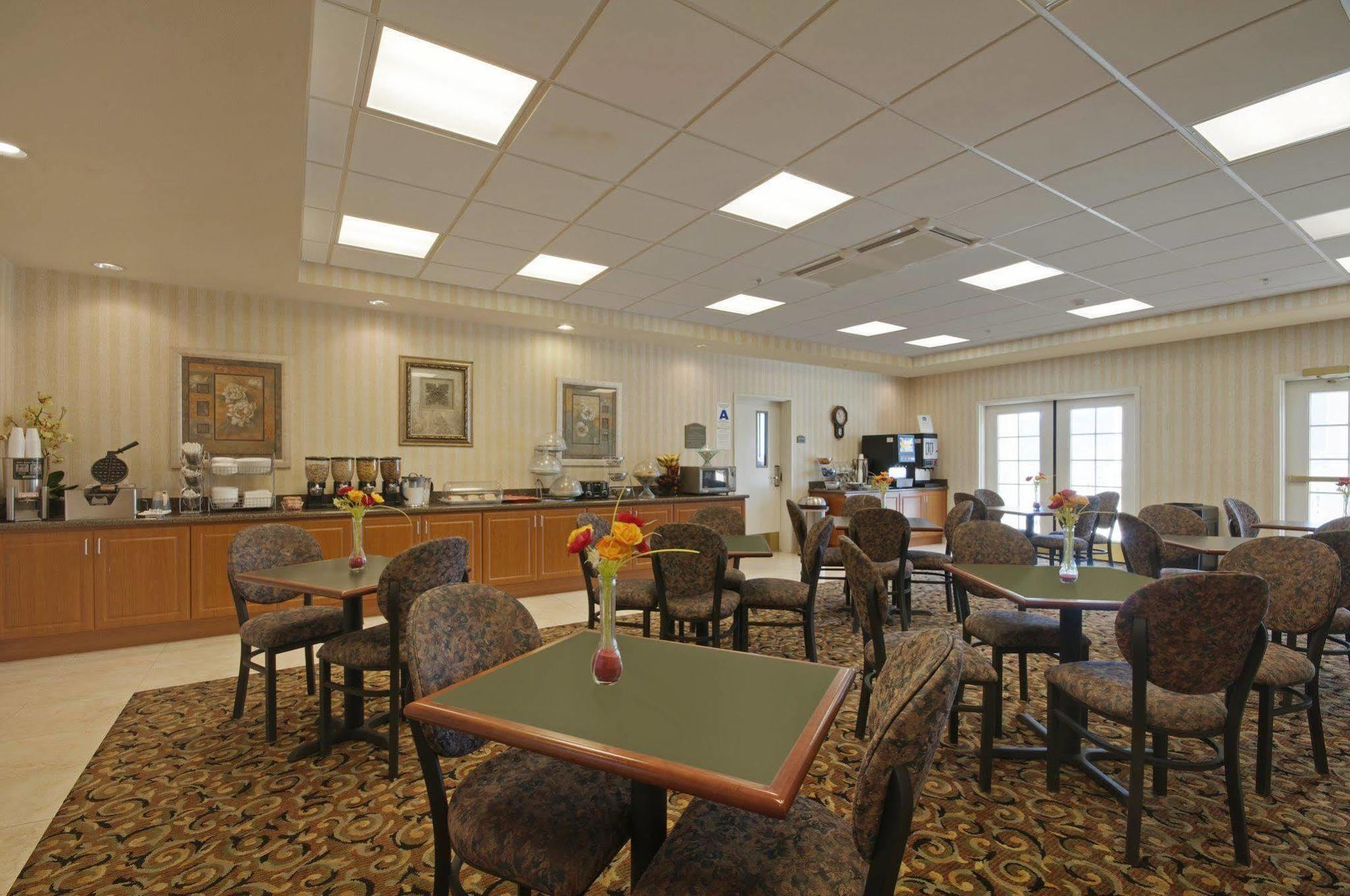 Best Western Plus Lake Elsinore Inn & Suites Exterior photo