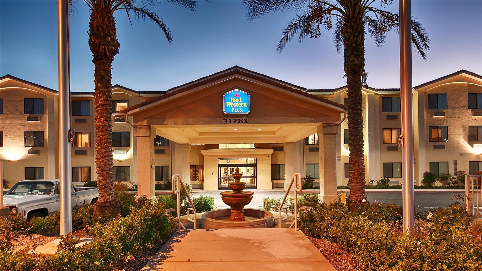 Best Western Plus Lake Elsinore Inn & Suites Exterior photo