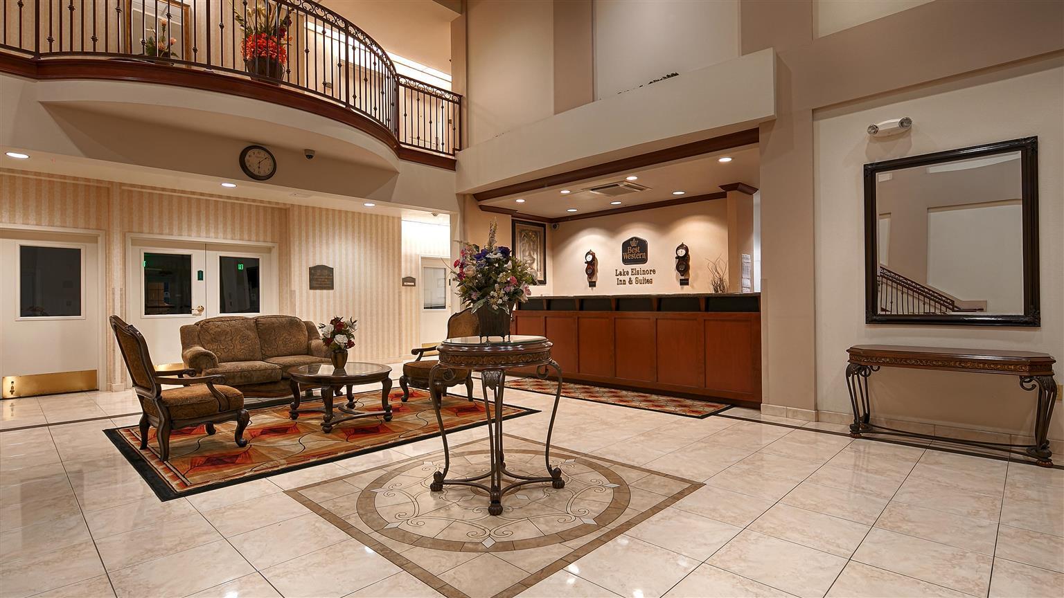 Best Western Plus Lake Elsinore Inn & Suites Exterior photo