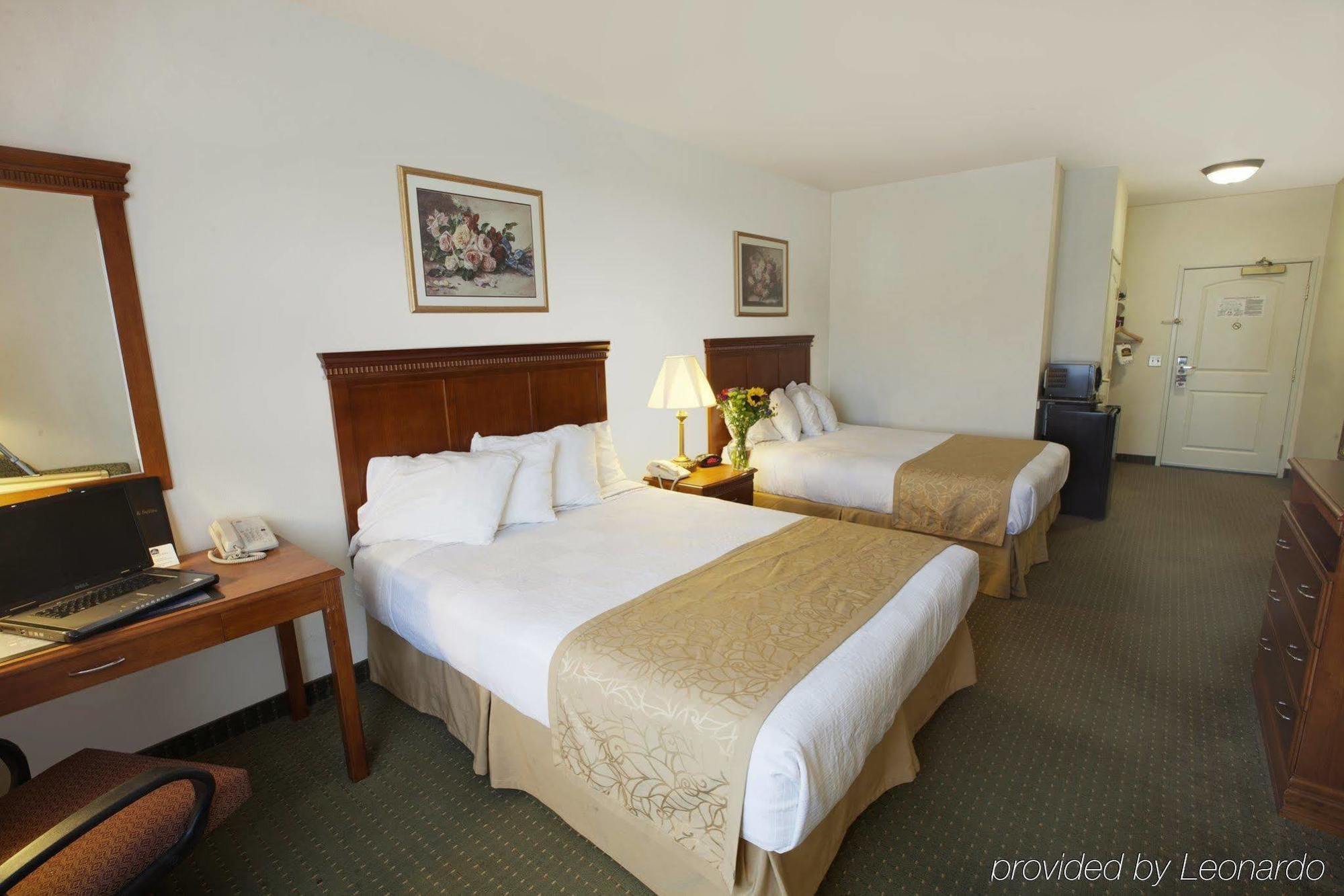 Best Western Plus Lake Elsinore Inn & Suites Exterior photo