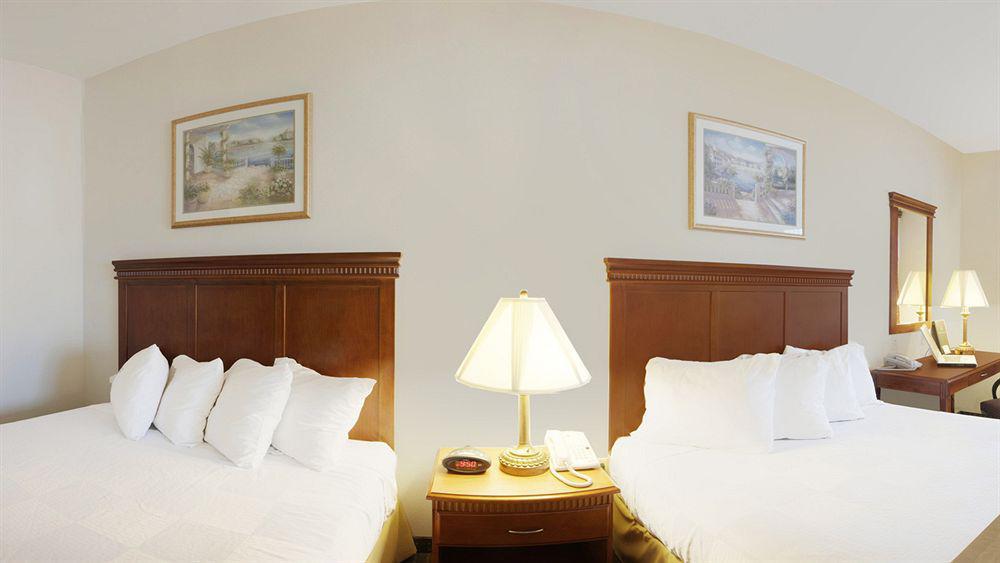 Best Western Plus Lake Elsinore Inn & Suites Exterior photo